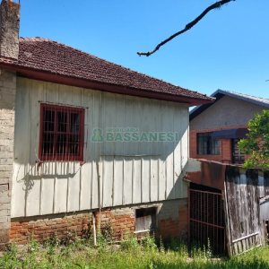Casa com 100m², 3 dormitórios, 1 vaga, no bairro Panazzolo em Caxias do Sul para Comprar