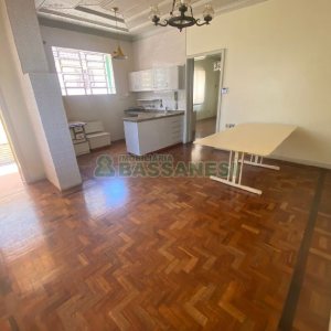 Casa Comercial com 330m², 3 dormitórios, 3 vagas, no bairro São Pelegrino em Caxias do Sul para Alugar ou Comprar