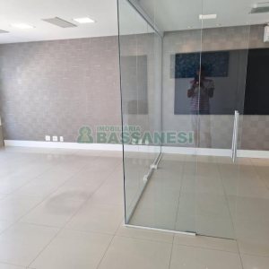Sala com 60m², 1 vaga, no bairro Santa Catarina em Caxias do Sul para Alugar