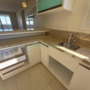 Apartamento com 91m², 3 dormitórios, 2 vagas, no bairro Kayser em Caxias do Sul para Comprar