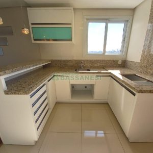 Apartamento com 91m², 3 dormitórios, 2 vagas, no bairro Kayser em Caxias do Sul para Comprar