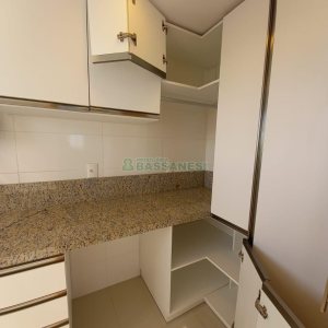 Apartamento com 91m², 3 dormitórios, 2 vagas, no bairro Kayser em Caxias do Sul para Comprar