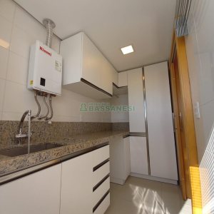 Apartamento com 91m², 3 dormitórios, 2 vagas, no bairro Kayser em Caxias do Sul para Comprar