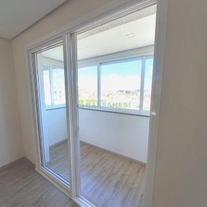 Apartamento com 91m², 3 dormitórios, 2 vagas, no bairro Kayser em Caxias do Sul para Comprar