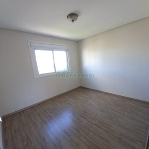 Apartamento com 91m², 3 dormitórios, 2 vagas, no bairro Kayser em Caxias do Sul para Comprar