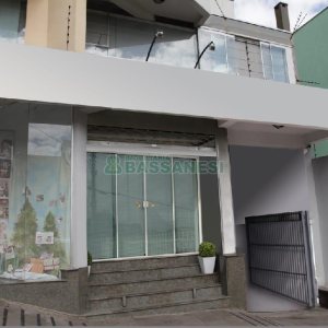 Loja com 480m², 6 vagas, no bairro Centro em Caxias do Sul para Alugar