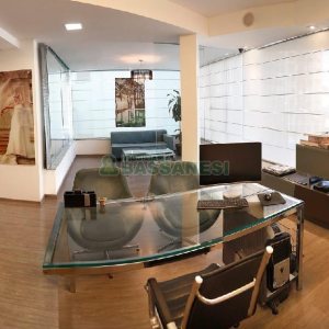 Loja com 480m², 6 vagas, no bairro Centro em Caxias do Sul para Alugar