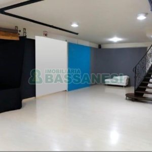 Loja com 480m², 6 vagas, no bairro Centro em Caxias do Sul para Alugar