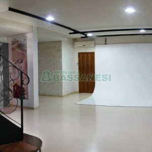 Loja com 480m², 6 vagas, no bairro Centro em Caxias do Sul para Alugar