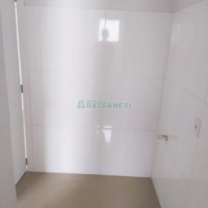 Kitinete com 38m², 1 dormitório, no bairro Centro em Caxias do Sul para Alugar