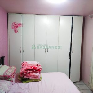 Casa com 165m², 3 dormitórios, 3 vagas, no bairro Charqueadas em Caxias do Sul para Comprar