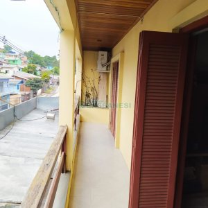 Casa com 165m², 3 dormitórios, 3 vagas, no bairro Charqueadas em Caxias do Sul para Comprar