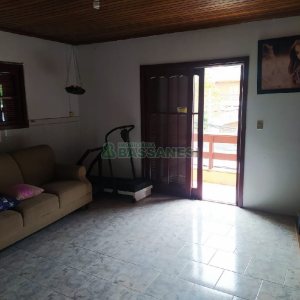 Casa com 165m², 3 dormitórios, 3 vagas, no bairro Charqueadas em Caxias do Sul para Comprar