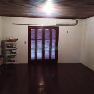 Casa com 165m², 3 dormitórios, 3 vagas, no bairro Charqueadas em Caxias do Sul para Comprar