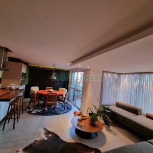 Apartamento com 129m², 2 dormitórios, 2 vagas, no bairro Vila Horn em Caxias do Sul para Comprar