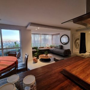 Apartamento com 129m², 2 dormitórios, 2 vagas, no bairro Vila Horn em Caxias do Sul para Comprar