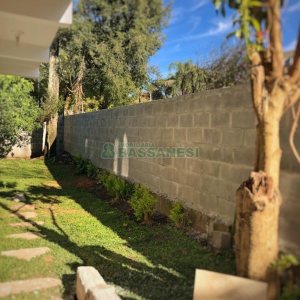 Casa Comercial com 254m², 8 dormitórios, 3 vagas, no bairro Jardim América em Caxias do Sul para Alugar