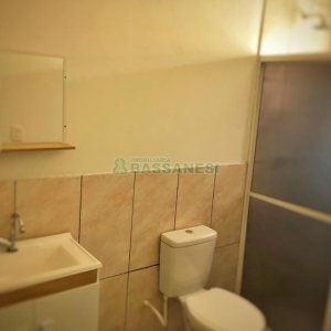 Casa Comercial com 254m², 8 dormitórios, 3 vagas, no bairro Jardim América em Caxias do Sul para Alugar