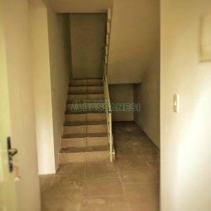 Casa Comercial com 254m², 8 dormitórios, 3 vagas, no bairro Jardim América em Caxias do Sul para Alugar