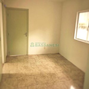 Casa Comercial com 254m², 8 dormitórios, 3 vagas, no bairro Jardim América em Caxias do Sul para Alugar