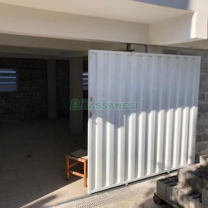 Casa Comercial com 254m², 8 dormitórios, 3 vagas, no bairro Jardim América em Caxias do Sul para Alugar