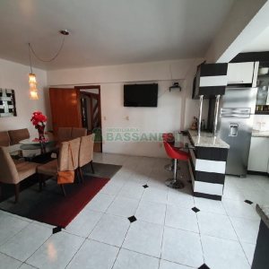 Apto/Cobertura com 505m², 3 dormitórios, 4 vagas, no bairro Centro em Caxias do Sul para Comprar