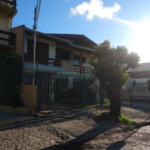 Casa com 82m², 3 dormitórios, 1 vaga, no bairro Pio X em Caxias do Sul para Comprar
