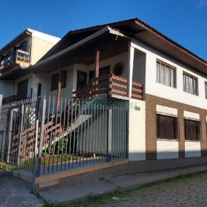 Casa com 82m², 3 dormitórios, 1 vaga, no bairro Pio X em Caxias do Sul para Comprar