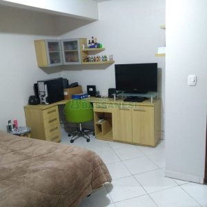 Casa com 82m², 3 dormitórios, 1 vaga, no bairro Pio X em Caxias do Sul para Comprar