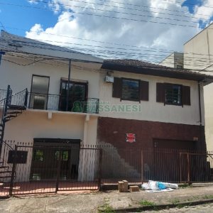 Casa, 3 dormitórios, 2 vagas, no bairro Rio Branco em Caxias do Sul para Comprar