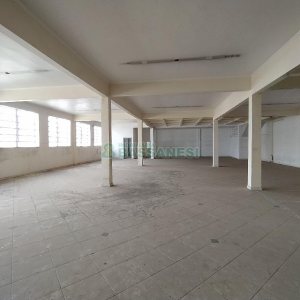 Loja com 1200m², no bairro Cruzeiro em Caxias do Sul para Alugar