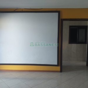 Casa com 230m², 3 dormitórios, 2 vagas, no bairro Diamantino em Caxias do Sul para Comprar