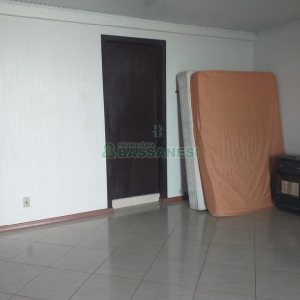 Casa com 230m², 3 dormitórios, 2 vagas, no bairro Diamantino em Caxias do Sul para Comprar