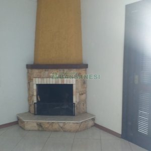 Casa com 230m², 3 dormitórios, 2 vagas, no bairro Diamantino em Caxias do Sul para Comprar