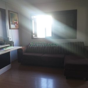 Casa com 230m², 3 dormitórios, 2 vagas, no bairro Diamantino em Caxias do Sul para Comprar