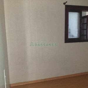 Casa com 230m², 3 dormitórios, 2 vagas, no bairro Diamantino em Caxias do Sul para Comprar