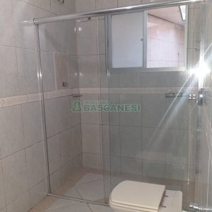 Casa com 230m², 3 dormitórios, 2 vagas, no bairro Diamantino em Caxias do Sul para Comprar