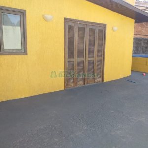 Casa com 230m², 3 dormitórios, 2 vagas, no bairro Diamantino em Caxias do Sul para Comprar