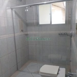 Casa com 230m², 3 dormitórios, 2 vagas, no bairro Diamantino em Caxias do Sul para Comprar