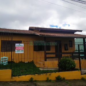 Casa com 230m², 3 dormitórios, 2 vagas, no bairro Diamantino em Caxias do Sul para Comprar