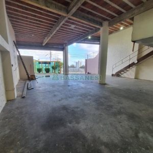 Pavilhão com 140m², no bairro Pioneiro em Caxias do Sul para Alugar