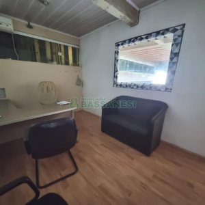 Pavilhão com 140m², no bairro Pioneiro em Caxias do Sul para Alugar