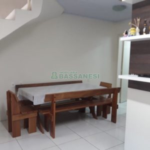 Sobrado com 94m², no bairro Charqueadas em Caxias do Sul para Comprar