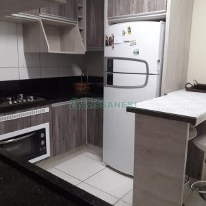 Sobrado com 94m², no bairro Charqueadas em Caxias do Sul para Comprar