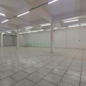 Loja com 204m², no bairro São Pelegrino em Caxias do Sul para Alugar