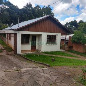 Casa com 100m², 3 dormitórios, 1 vaga, no bairro Panazzolo em Caxias do Sul para Comprar