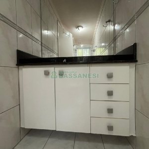 Apartamento com 98m², 3 dormitórios, 2 vagas, no bairro Panazzolo em Caxias do Sul para Alugar