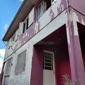 Casa com 149m², 2 dormitórios, 1 vaga, no bairro Santa Corona em Caxias do Sul para Comprar