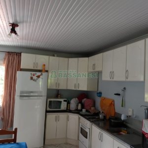 Casa com 149m², 2 dormitórios, 1 vaga, no bairro Santa Corona em Caxias do Sul para Comprar