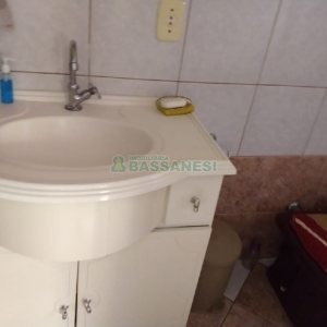 Casa com 149m², 2 dormitórios, 1 vaga, no bairro Santa Corona em Caxias do Sul para Comprar